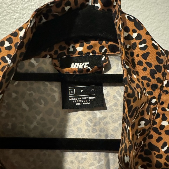 Nike Leopard Print Windbreaker Full Zip Jacket - Picture 8 of 15